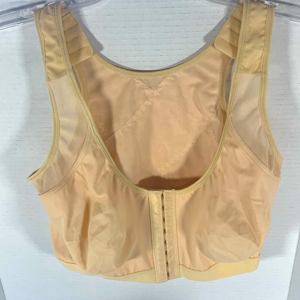 Women’s size 2XL front snap bra beige